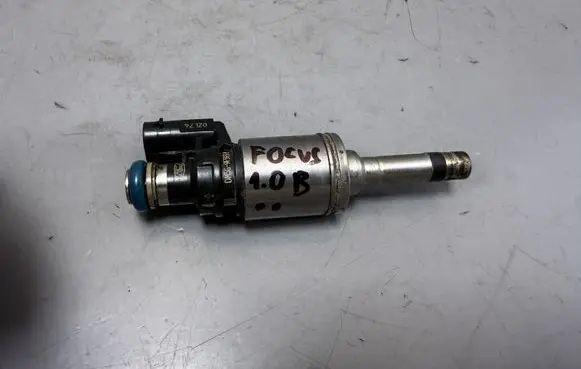 Ford Focus Fuel injector DM5G9F593AC