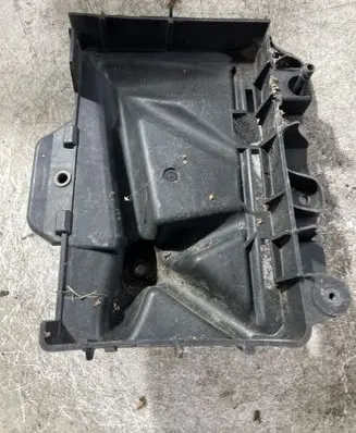 Volkswagen Polo IV 9N3 Battery tray 600915331