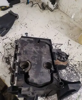 Citroen C5 Battery box tray 9650439480