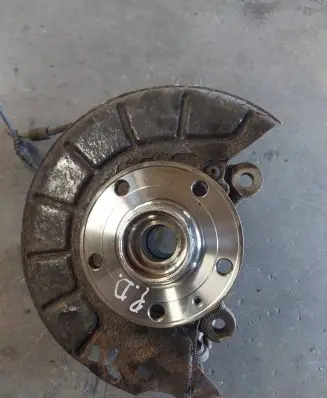 Volkswagen Jetta V Front wheel hub spindle knuckle