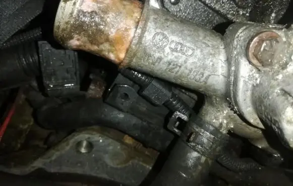 Seat Ibiza II (6k) Engine coolant pipe/hose 038121133a