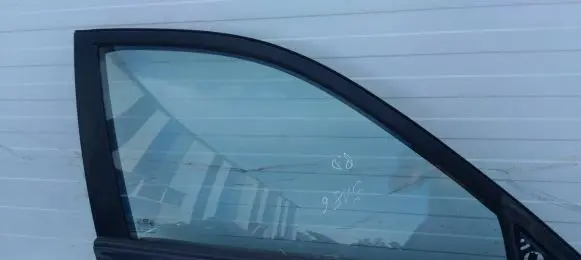 Hyundai Elantra Front door window glass four-door violetine