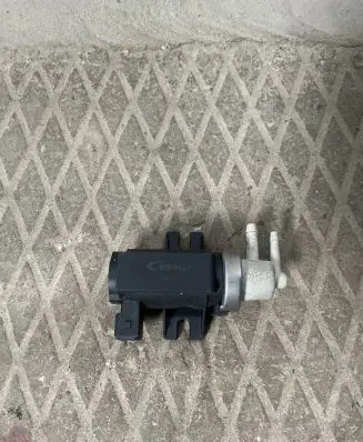 Audi A6 S6 C5 4B Vacuum valve 987C88341 V10630010