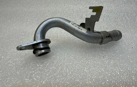 Porsche Cayenne (92A) Engine coolant pipe/hose 7P0121065M
