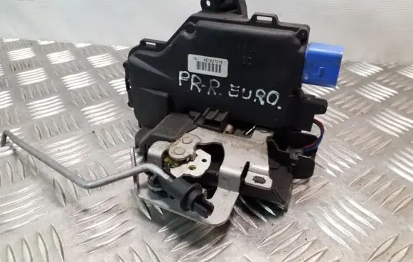 Audi A3 S3 8P Front door lock 4E1837016