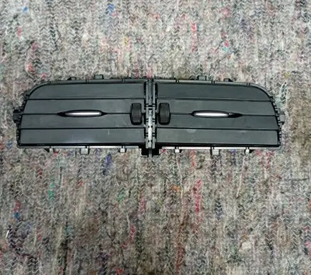 Renault Clio IV Dash center air vent grill 687507764R 687508859R