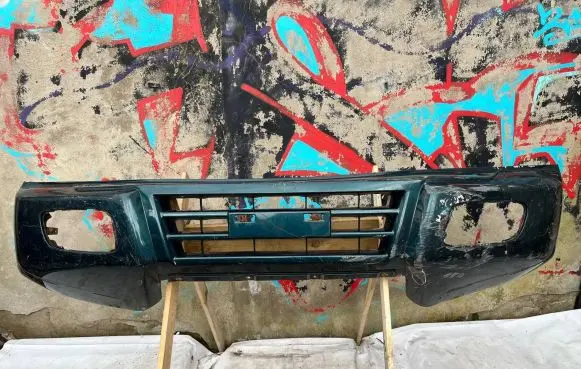 Mitsubishi Pajero Front bumper MR437241 MR43724146