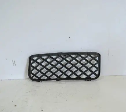 Volkswagen Touareg I Front grill 7L6853677