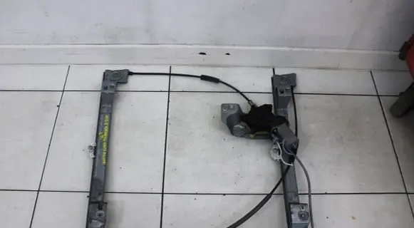 Renault Kangoo II Front door window regulator with motor 