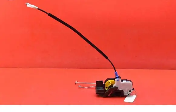 Opel Mokka Front door lock 