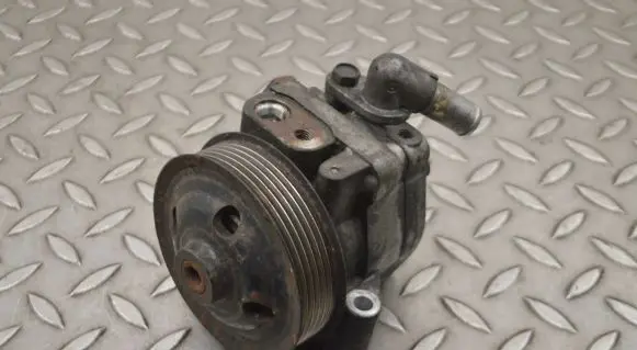 Jaguar XJ X350 Power steering pump 6R833A696BA