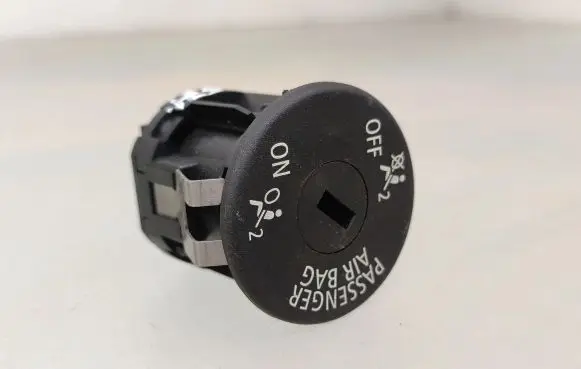 Passenger airbag on/off switch