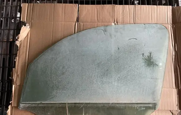 Citroen Xsara Picasso Front door window glass four-door