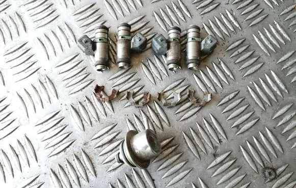 Fuel injectors set