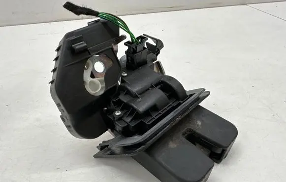 Audi A6 S6 C7 4G Tailgate/trunk/boot lock/catch/latch 8R0827505