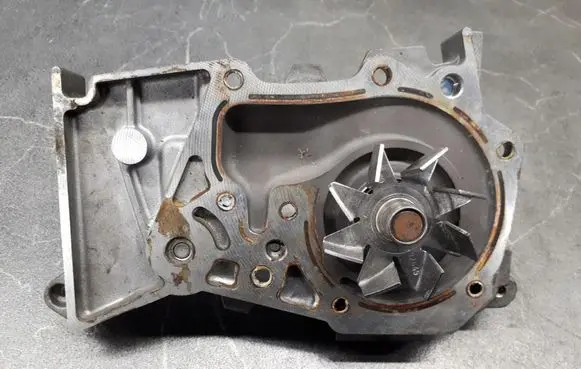 Renault Laguna II Water pump 8200428447