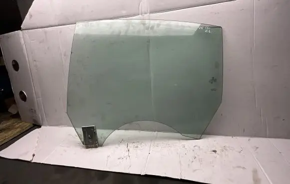 Volkswagen PASSAT CC Rear door window glass 3C8845205 43R001026