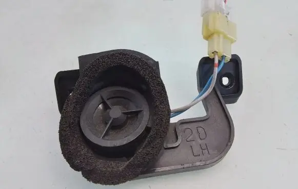 Subaru Outback Front door high frequency speaker 86304AG210