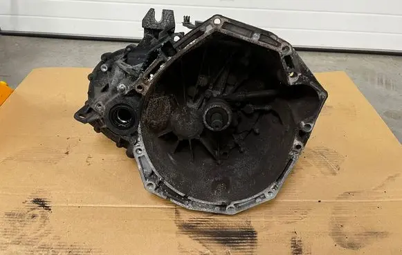 Nissan Juke I F15 Manual 6 speed gearbox 320106445R