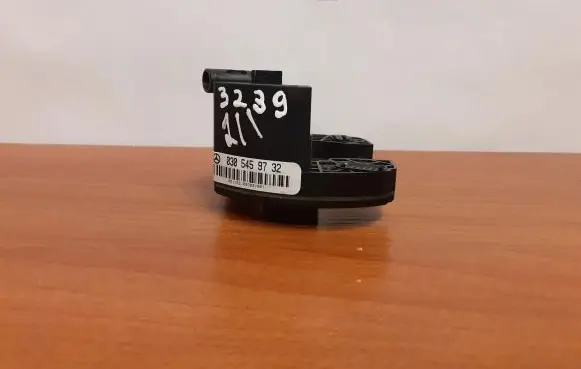Mercedes-Benz E W211 Steering angle sensor 0305459732 3239