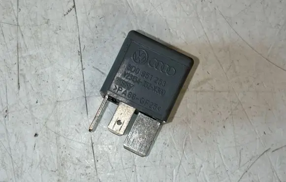 Audi A6 S6 C6 4F Other relay 8D0951253