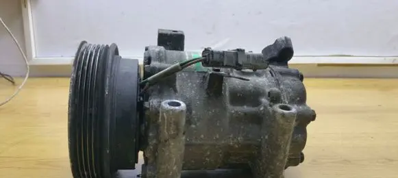 Renault Modus Air conditioning (A/C) compressor (pump) 8200365787