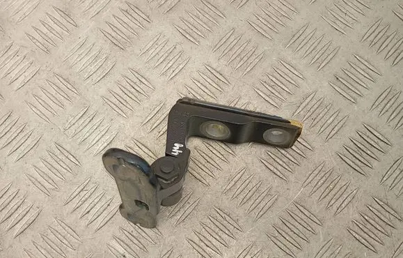Volvo XC60 Front door lower hinge 31424608
