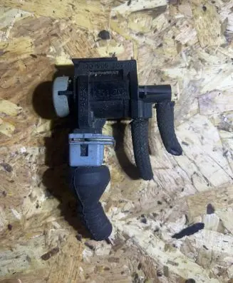Volkswagen PASSAT B6 Turbo solenoid valve 1J0906283A