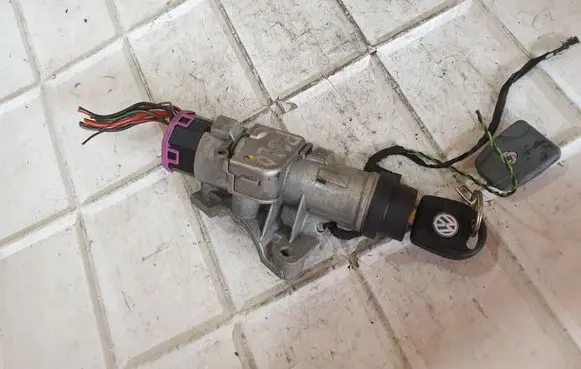 Volkswagen Polo III 6N 6N2 6NF Ignition lock 4B0905851