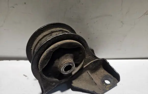 Honda Civic Engine mount bracket