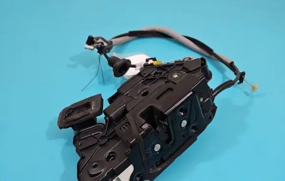 Seat Alhambra (Mk2) Front door lock 5K1837015B IMPRK1435607