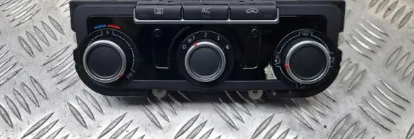 Volkswagen PASSAT B7 Climate control unit
