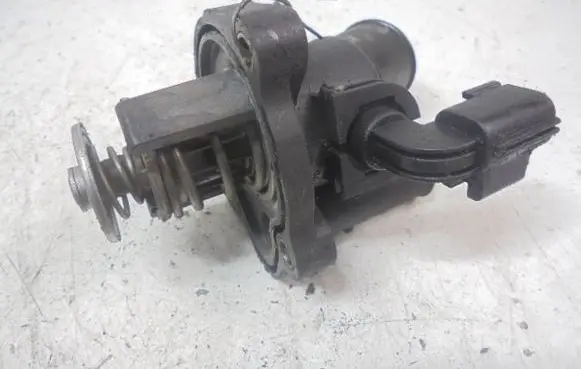 Ford Mondeo Mk III Thermostat housing 1S7G-8575-AC