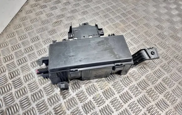 Mercedes-Benz ML W166 Fuse module A1665460143