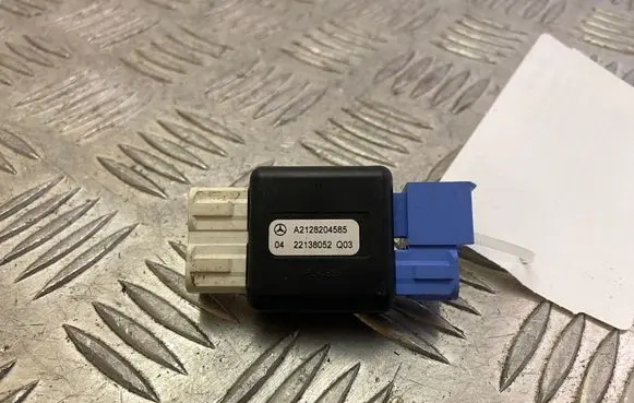 Mercedes-Benz GLA W156 Aerial antenna amplifier A2128204585
