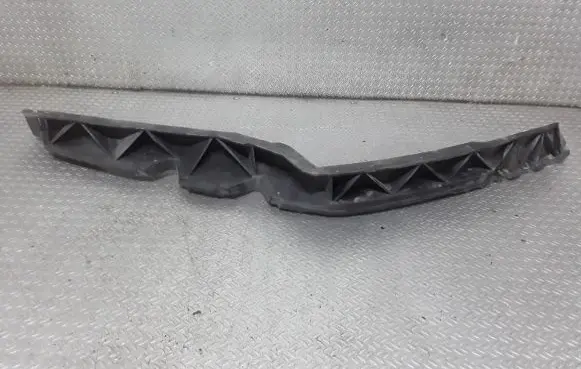 Front bumper mounting bracket