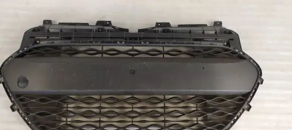 Hyundai i10 Front bumper upper radiator grill 86569B9000