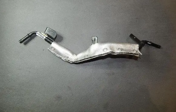 Volkswagen Golf VII Engine coolant pipe/hose 04L121070D