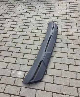 Rear bumper trim bar molding