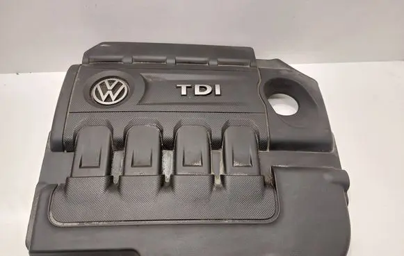 Volkswagen PASSAT B8 Engine cover (trim) 04L103925Q 04L103925B