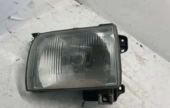 Nissan Navara D22 Headlight/headlamp
