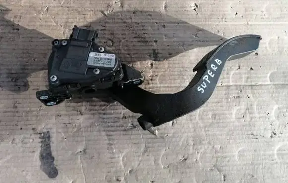 Skoda Superb B5 (3U) Accelerator throttle pedal 8D1721523K