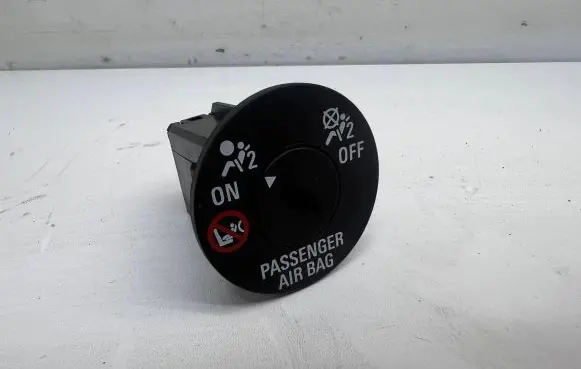 Passenger airbag on/off switch
