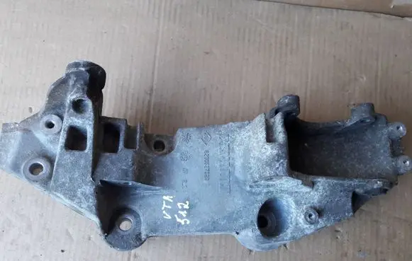 Renault Scenic II - Grand scenic II Generator/alternator bracket 8200527320