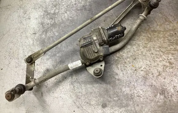 Skoda Superb B8 (3V) Front wiper linkage and motor A0076004 H6106B 3V955023A
