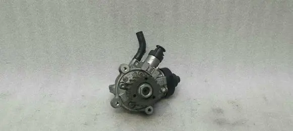 Audi A3 S3 8V Fuel injection high pressure pump 04L130755D