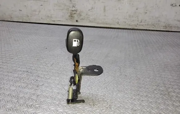 Hyundai i30 Fuel tank opening switch 