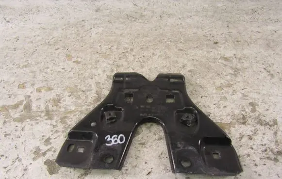 Volkswagen PASSAT B8 Other engine bay part 3G0805567