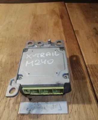 Nissan X-Trail T30 Airbag control unit/module 988208H40E