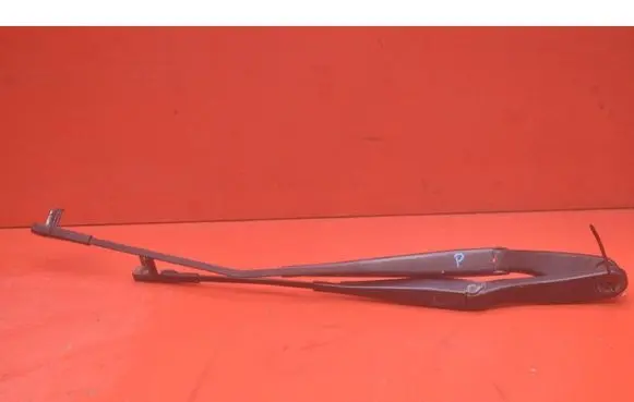 Volvo V50 Front wiper blade arm 30698250